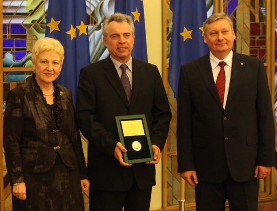 Director General of UAB Paroc Jonas Liubertas and speaker of the Parliament of the Republic of Lithuania Irena Degutienė.
